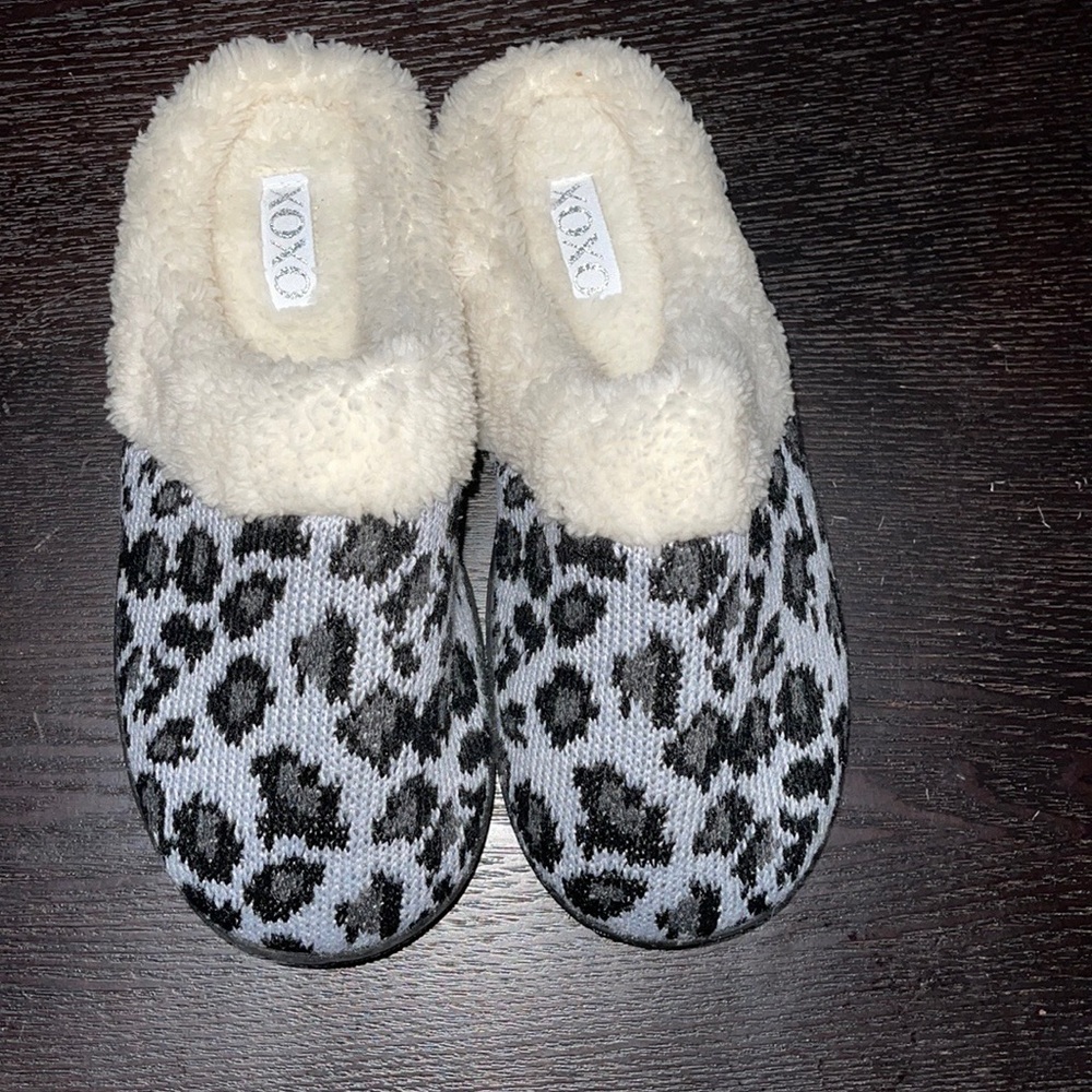 XOXO LEOPARD PRINT SLIPPERS SIZE 7-8 MEDIUM